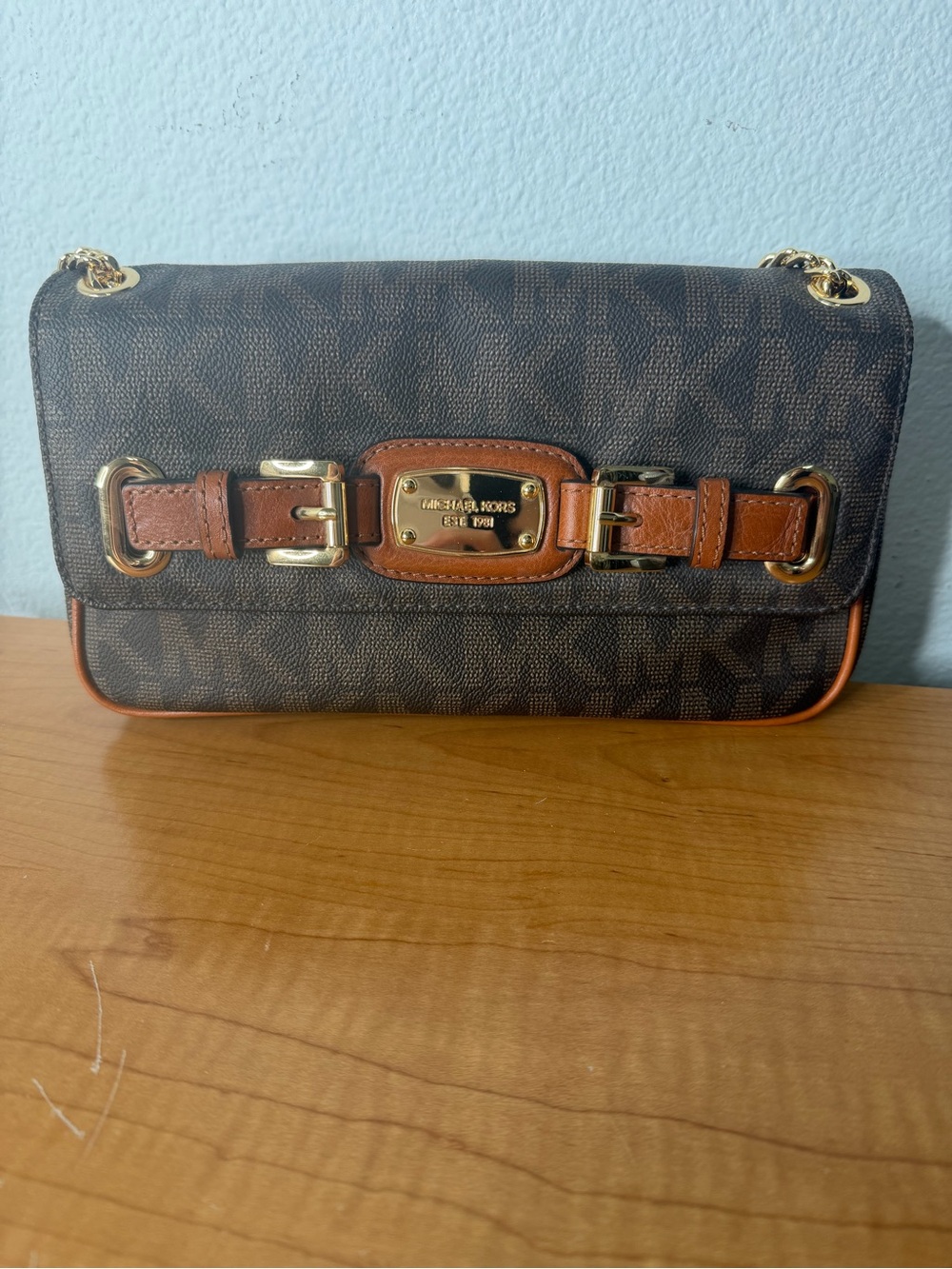 Michael Kors Hamilton Shoulder Bag - Picture 7 of 11